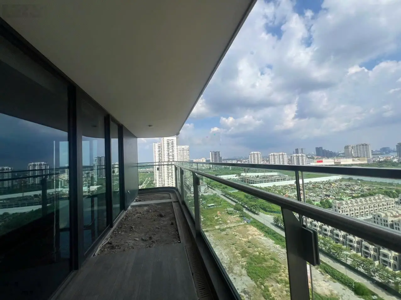 Bán căn hộ 3PN - 161m2 view Hồ Tây tại Sunshine Golden River, nội thất liền tường cao cấp. LH ngay!