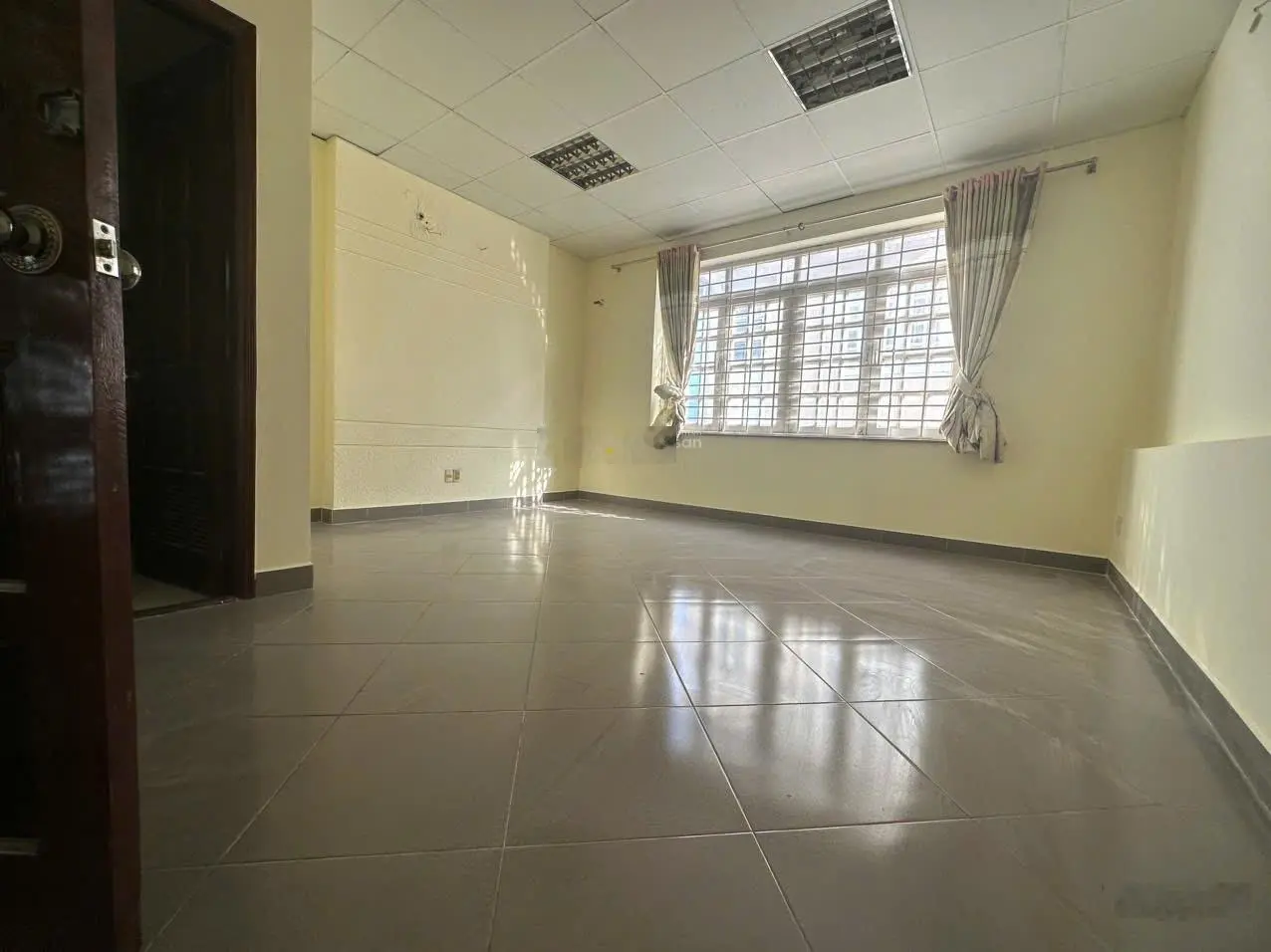 Chính chủ gửi bán căn nhà 3 lầu đường đôi 20m khu dự án mười mẫu p.b.tr. Đông Q2. Tp thủ Đức.