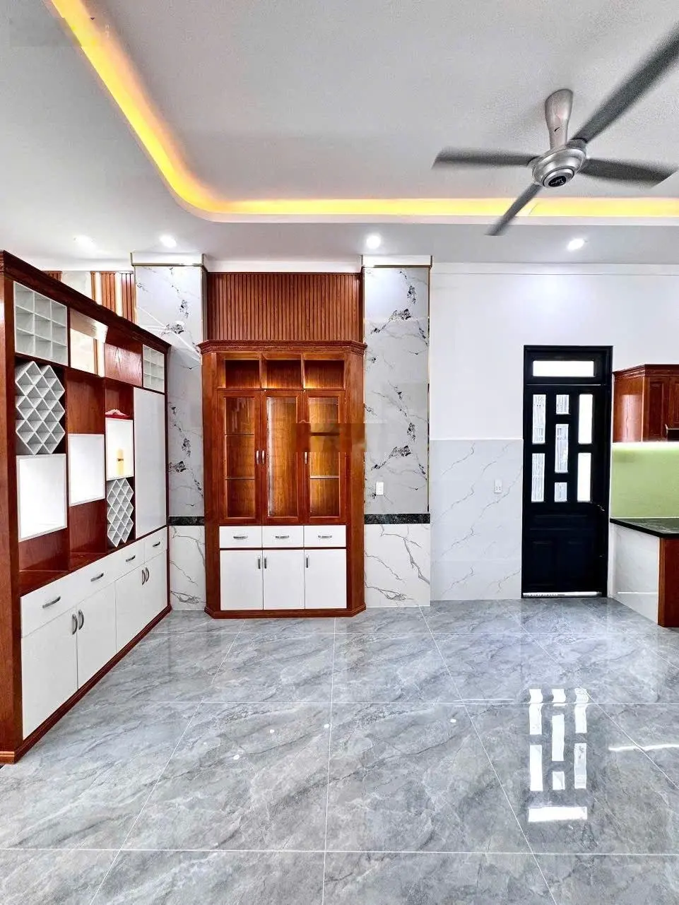 Bán nhà mới lầu mới xây hoàn công