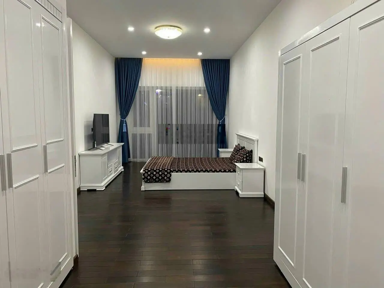 Bán Villa Nam Hồ thiết kế hiện đại 200m2, nội thất cao cấp giá 11 tỷ thương lượng
