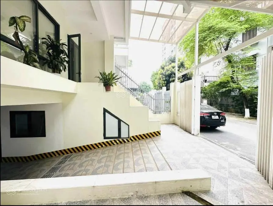 Nhà liền kề quận Thanh Xuân 130m2, (5 nổi + 1 hầm), thang máy, 2 ô tô để trong nhà