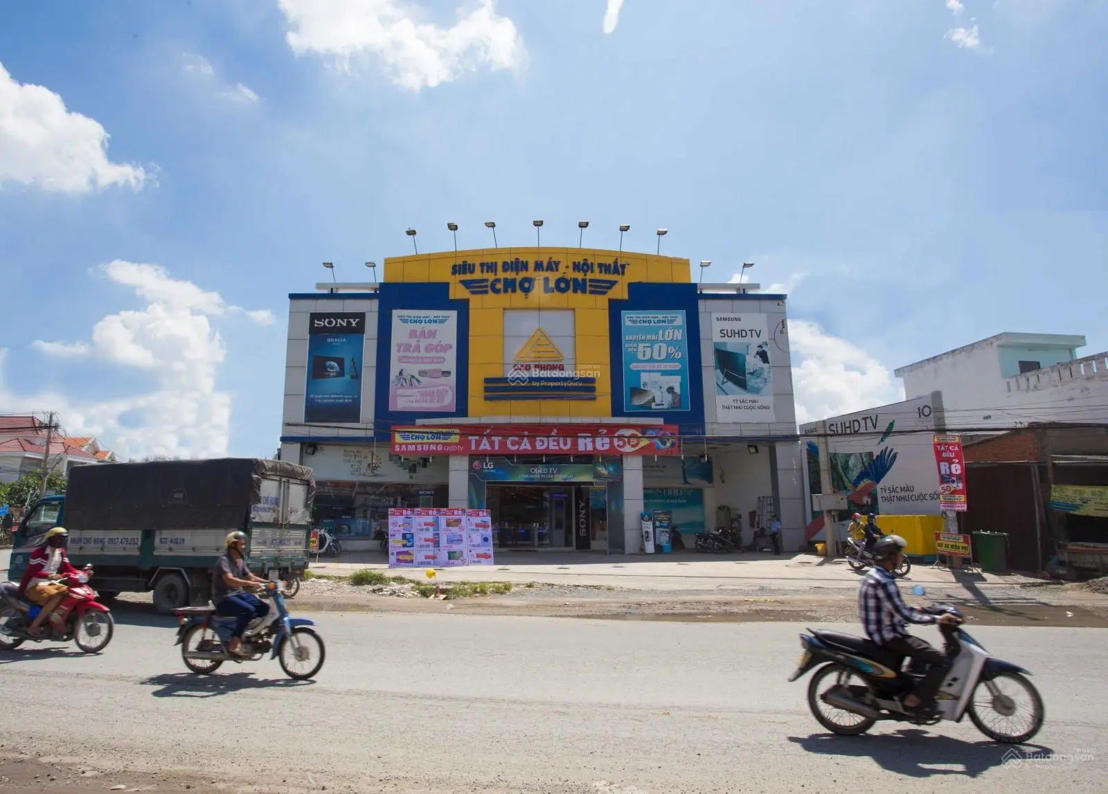 Cần tiền ra gấp lô đất mặt tiền đường nhựa 13m, gần chợ, KCN, SHR, TC 100%, DT: 84m2, giá: 1 tỷ