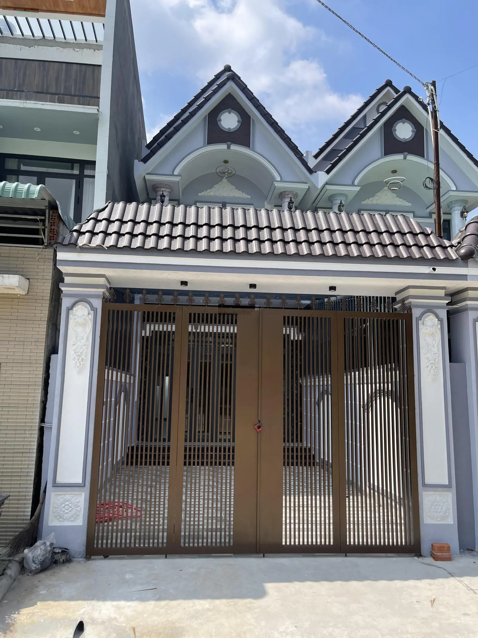 Bán nhà 1 trệt 1 lầu P. Định Hoà, Tp. Thủ Dầu Một mặt tiền Đx065. Giá 3Ty250