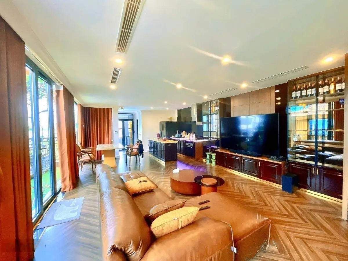 Nhà mặt phố vip lô góc - sổ đỏ - 105 m2 - mặt phố