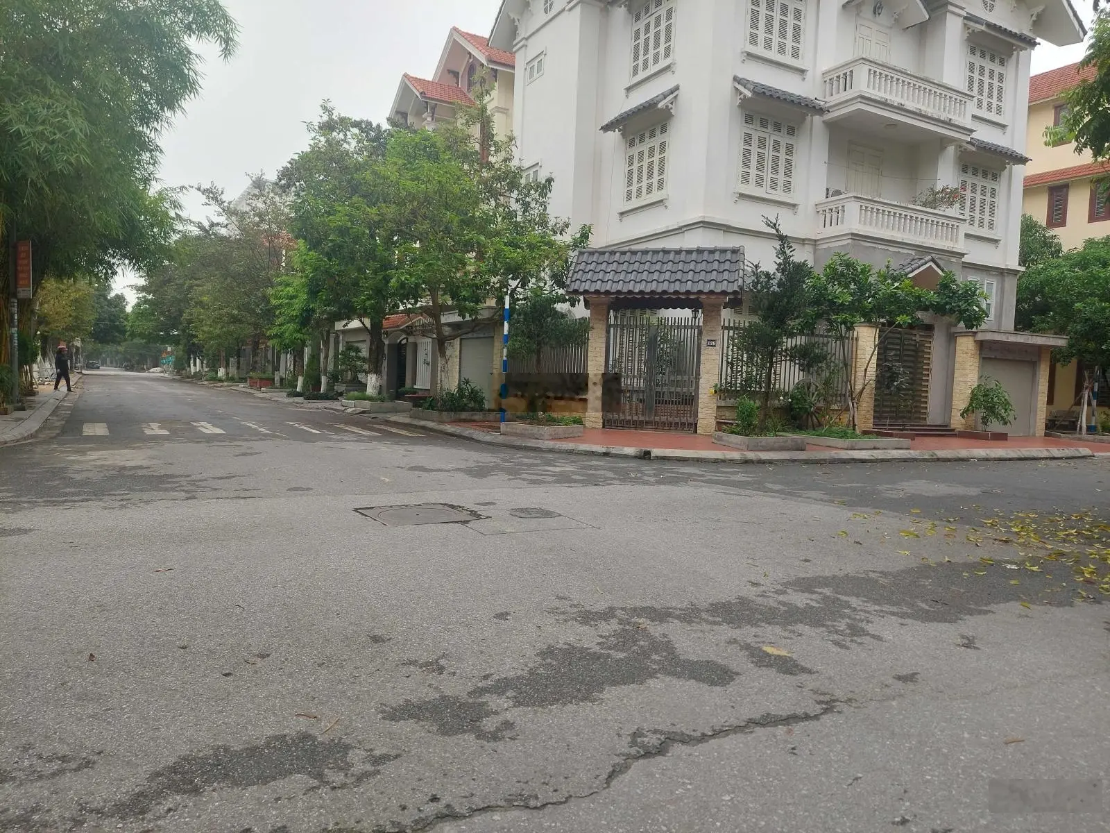 Bán biệt thự KĐT Trần Lãm - Thái Bình 225m2 - 3 tầng - Lô góc, giá 14.tỷ