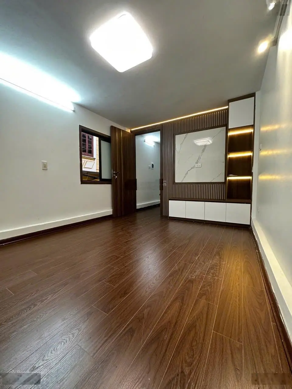 Cần Bán nhà riêng phố Xã Đàn nhà 75m 5 tầng MT 4,6m chỉ 12,6 tỷ KD sầm uất Ôtô vào nhà.