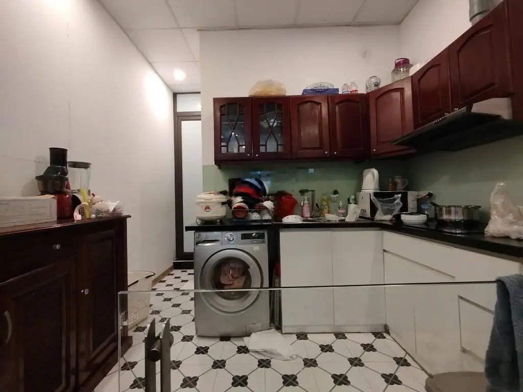 Cần bán gấp nhà Riêng,mặt phố lớn,ngay ngã tư đại la,Đại học bách khoa,kinh tế quốc dân
