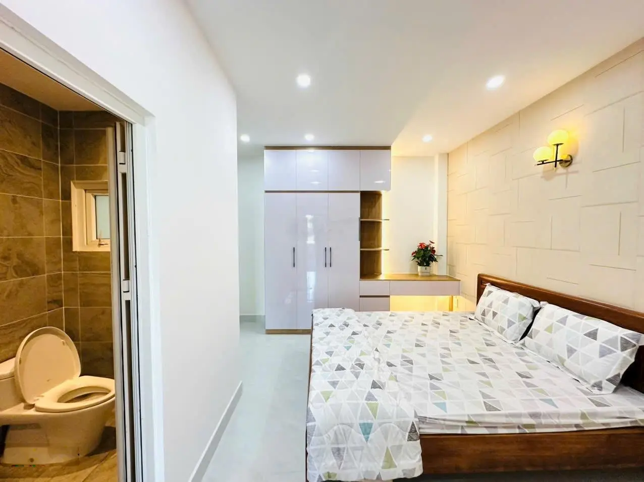 Bán nhà 4.5m x 14m 1 trệt 1 lửng 3 lầu full nội thất hẻm 6m chỉ sau nhà mặt tiền đường Hà Huy Giáp