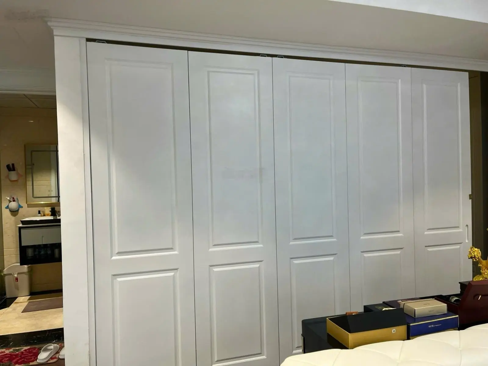 Duy nhất căn 1PN siêu vip nội thất Tân cổ điển tầng cao hướng Nam thoáng mát. Giá tốt LH 0979 220 ***