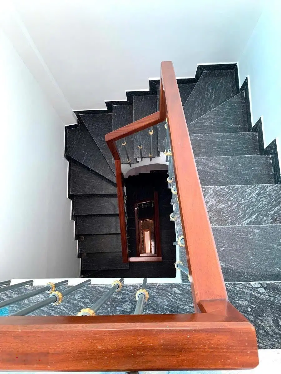Bán nhà ngõ 97 Phố Văn Cao, Ba Đình 44m2*5T, thang máy, 2thoáng, 20m ra oto, giá 15tỷ.