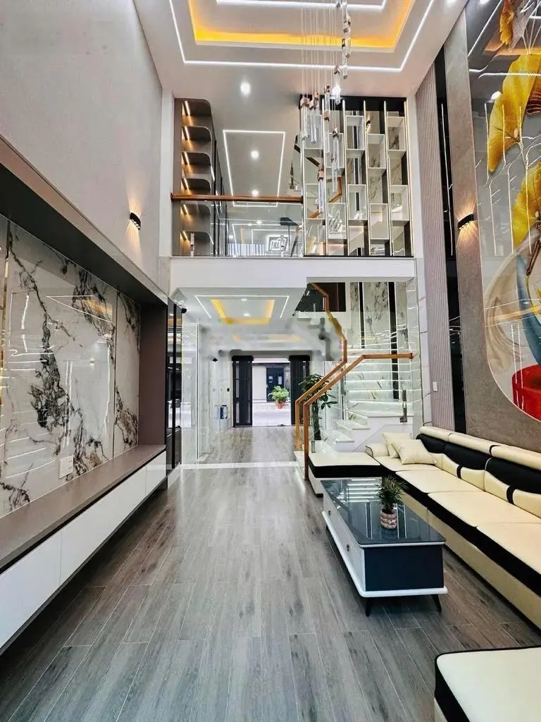 Nhà 5 tầng trong khu phân lô đồng bộ, full nội thất, đường Lê Thị Riêng, DT 60,5m2 (4,4x14), Q12