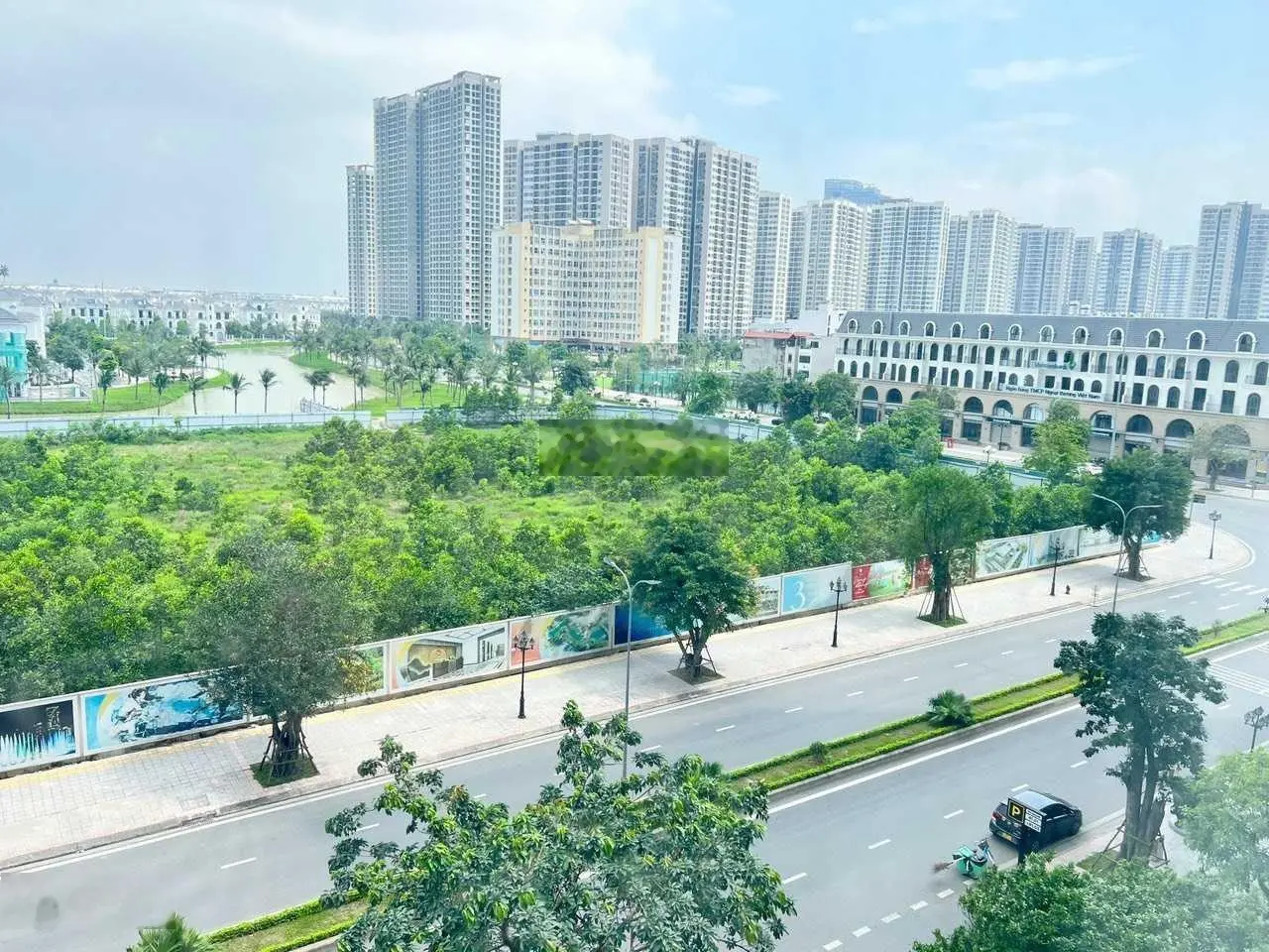 Căn 2 ngủ góc trục 05 toà R1.05, ban công Đông Nam view biệt thự giá 4.05 tỷ bao phí