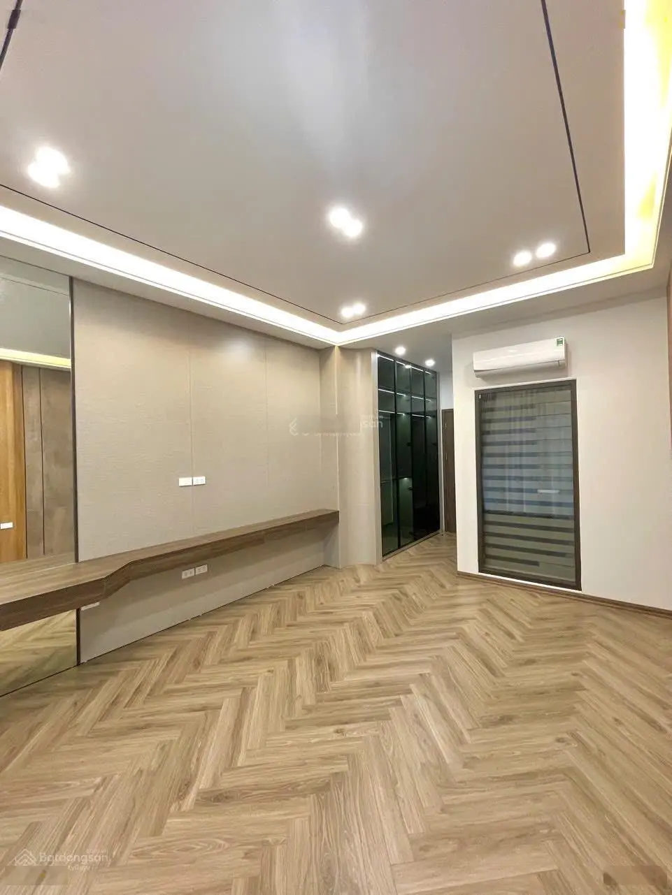 Bán nhà ngõ ô tô tránh phố Hoàng Minh Đạo, Bồ Đề, Long Biên