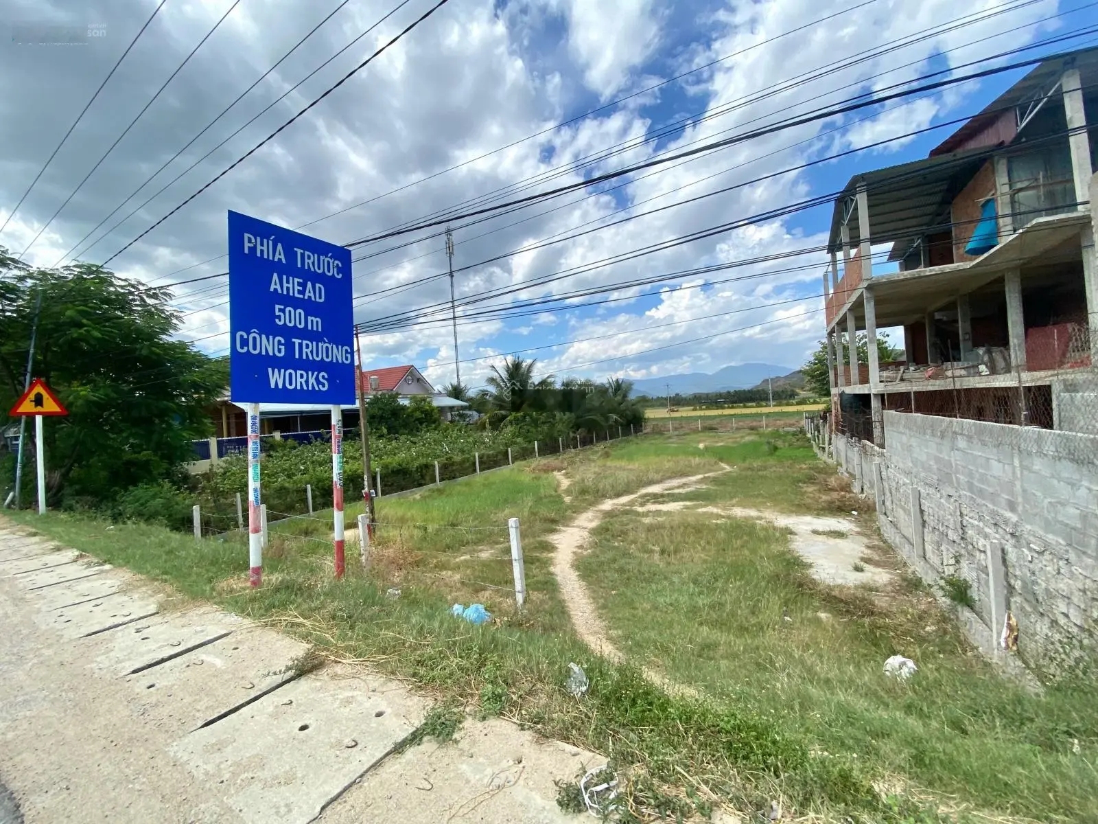 Nút giao cao tốc Cam Lâm Vĩnh Hảo. Mặt QL27A, 20x50m sân bay Thành Sơn 5km, QL1 6km, 12km tới biển