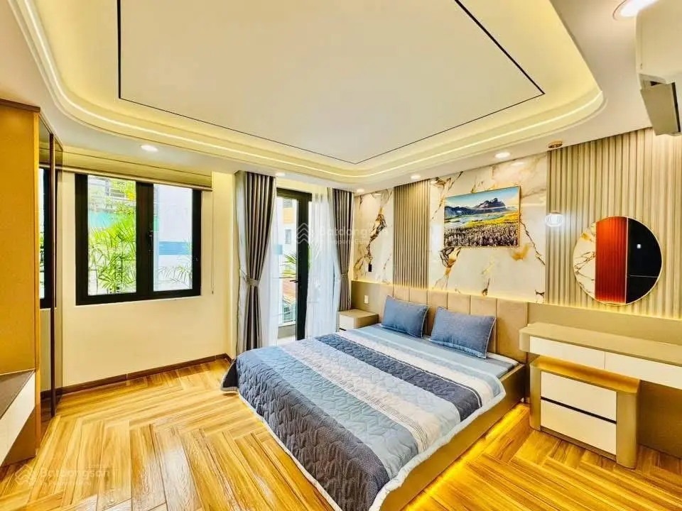 Bán nhà 67m2 - 6,1 tỷ, tiện xây mới để ở hoặc cho thuê, ngay Khánh Hội, Quận 4, sổ hồng riêng