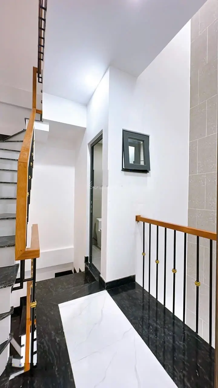 Nhà mới 100% Q4 khu đường số hàng mới: Căn mặt tiền đường Số, 3 tầng xe hơi ngủ trong nhà