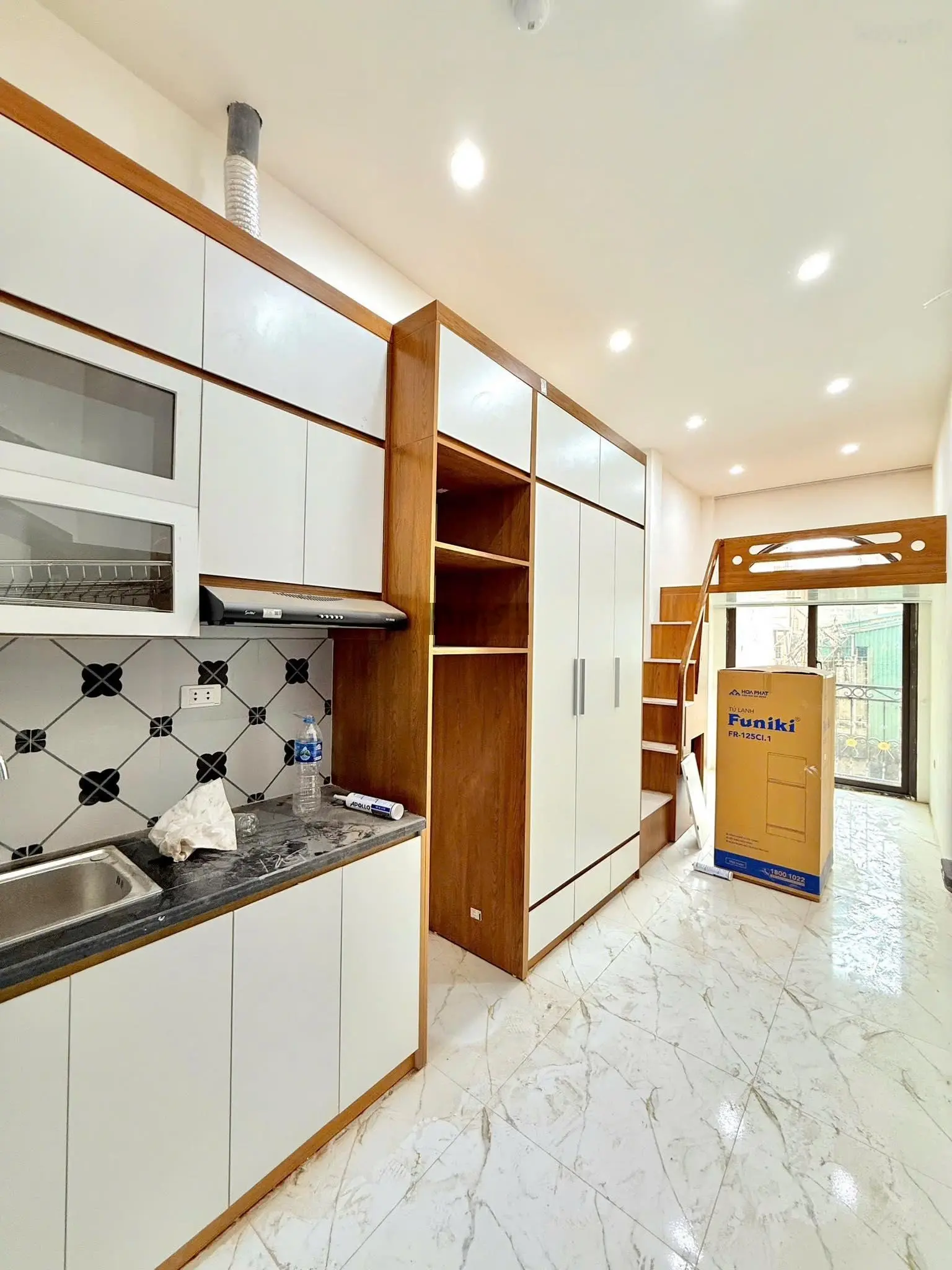 CHDV 61m2*6T, đường Giải Phóng, Hoàng Mai - dòng tiền 70tr/th, 0985818818