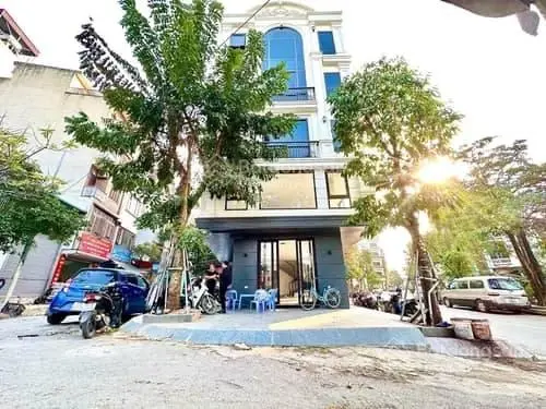 Siêu phẩm- nhà 3 mặt thoáng-5 tầng-thang máy, vỉa hè ô tô tránh+ ngủ ngày đêm- kinh doanh đỉnh cao
