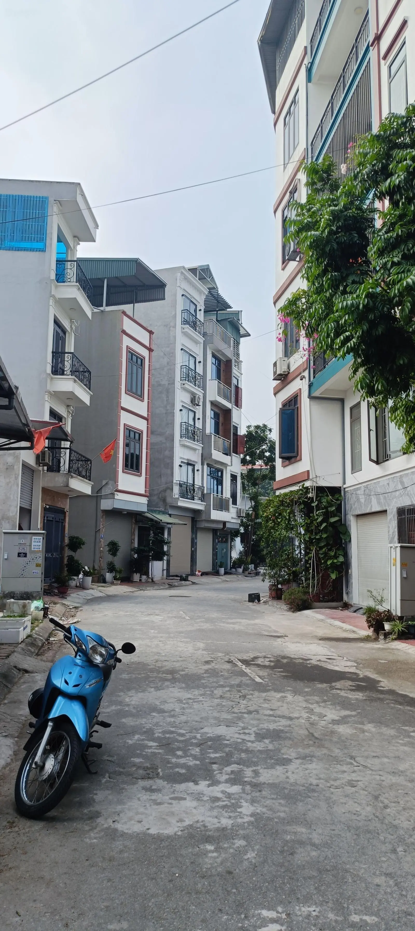 -bán nhà khu đấu giá tứ hiệp, gần trường chu van an, ngô sỹ kiện hàng xóm cc iec dt: 126m/giá 17,5t