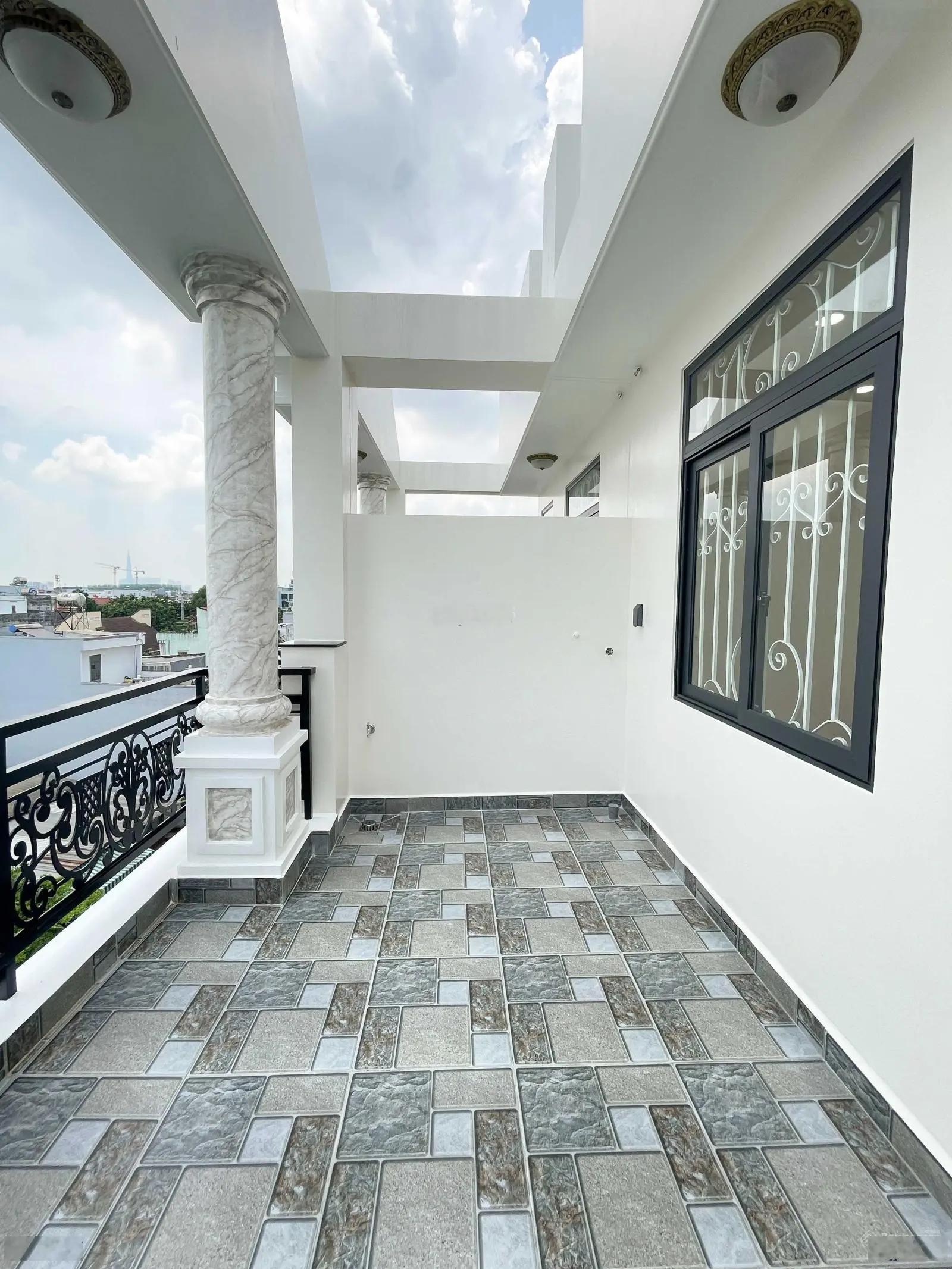 Nhà cực đẹp trong khu đồng bộ ven Sông Sài Gòn, Liền kề Vạn Phúc, 60m2 (nở hậu), Nhà mới sổ riêng