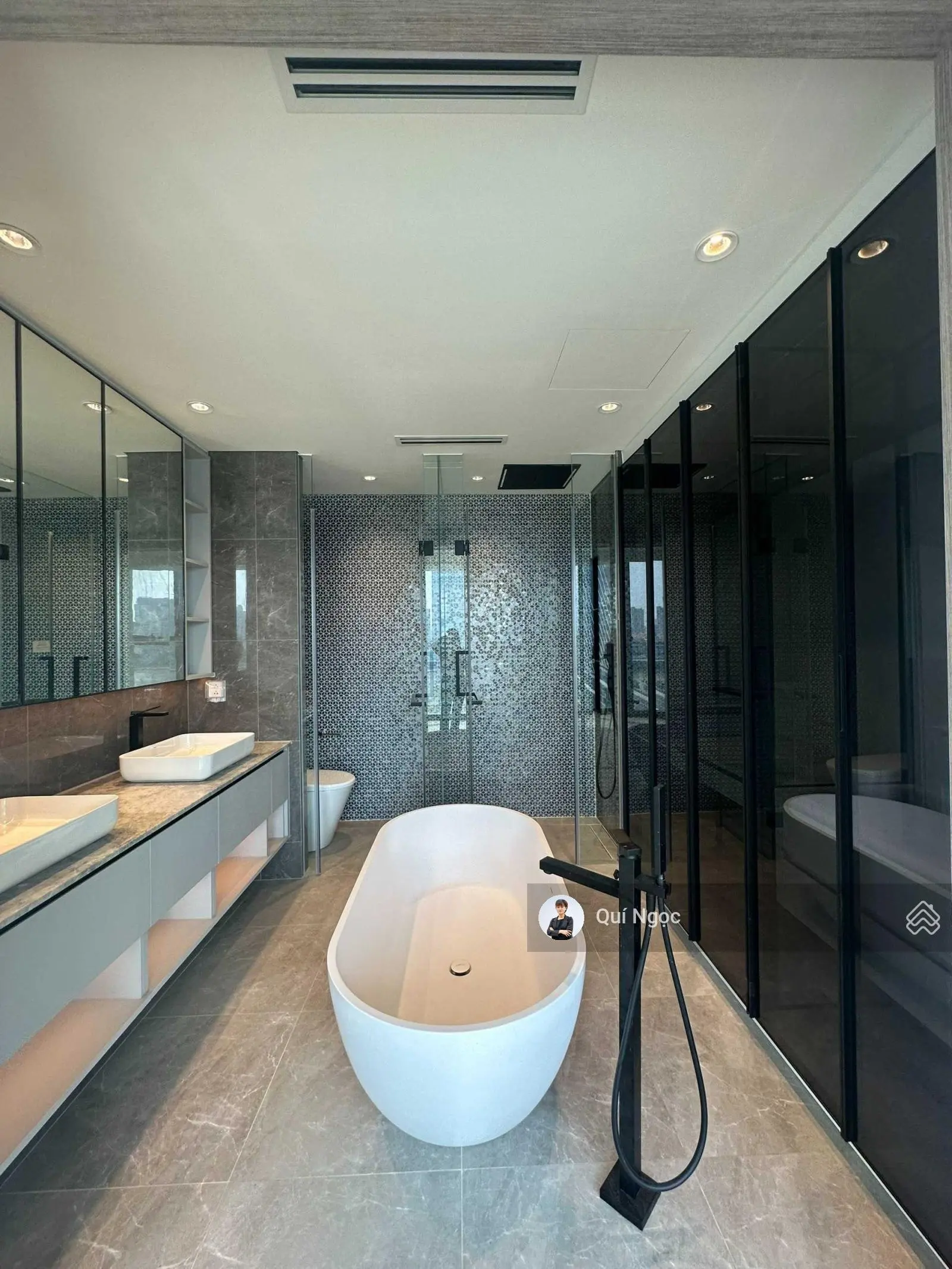Metropole bán 3PN Opera thang máy riêng, view trực diện sông Q1