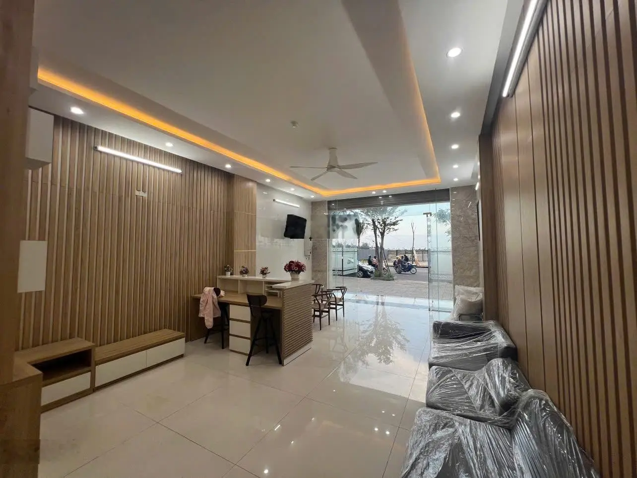 Bán toà căn hộ 5 tầng mặt biển trường sa ngũ hành sơn diện tích: 100m² (ngang 5m)