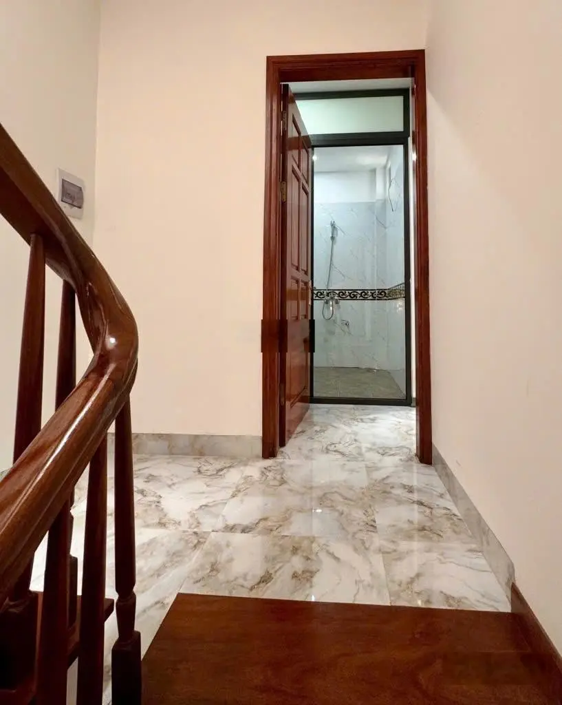 Kim Ngưu - quận HBT, ngõ to ô tô tránh, 40m2 5 tầng, nhà mới đẹp, khu vực trung tâm chỉ hơn 8 tỷ