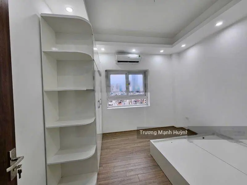Nhà dân xd 6T, 2 mặt ngõ sát đường Trần Duy Hưng Cầu Giấy HN, 59m2 Mt4m chào 15,9 tỷ Ô tô qua nhà,