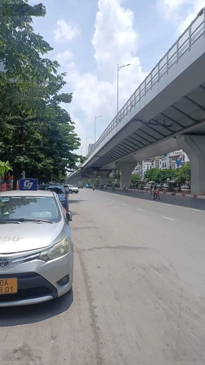 Chủ cần tiền bán nhanh nhà 2 tầng mặt phố Đại La vị trí đẹp nhất. Diện tích 90m2 MT 4,1m 35tỷ có TL