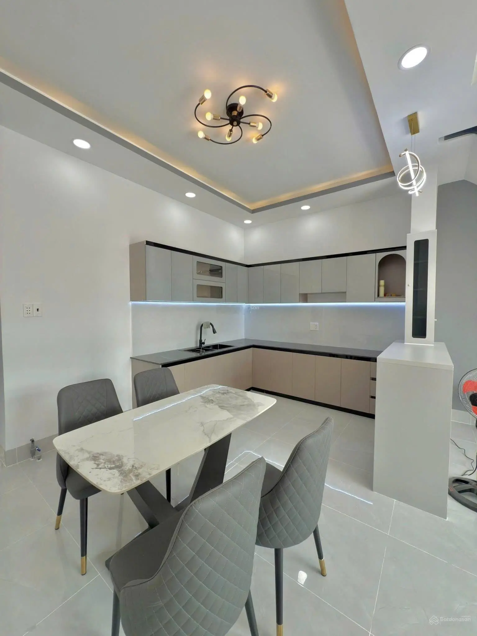 Chủ bán nhà 2 lầu mới hoàn thiện, chỉ 800tr, đã giảm 200 triệu, tặng nội thất 50 triệu