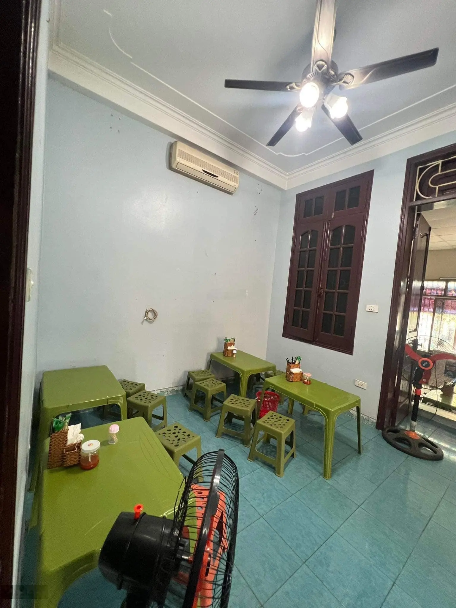 Bán nhà lô góc, mặt phố Pháo Đài Láng, Đống Đa. Diện tích 67m2, 4 tầng, giá 20,8 tỷ