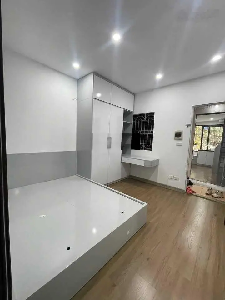 Bán nhà mới king koong - phố Ngũ Nhạc - 10m ra oto - 10phut lên phố cổ - ngõ rộng 5m - oto gần cửa