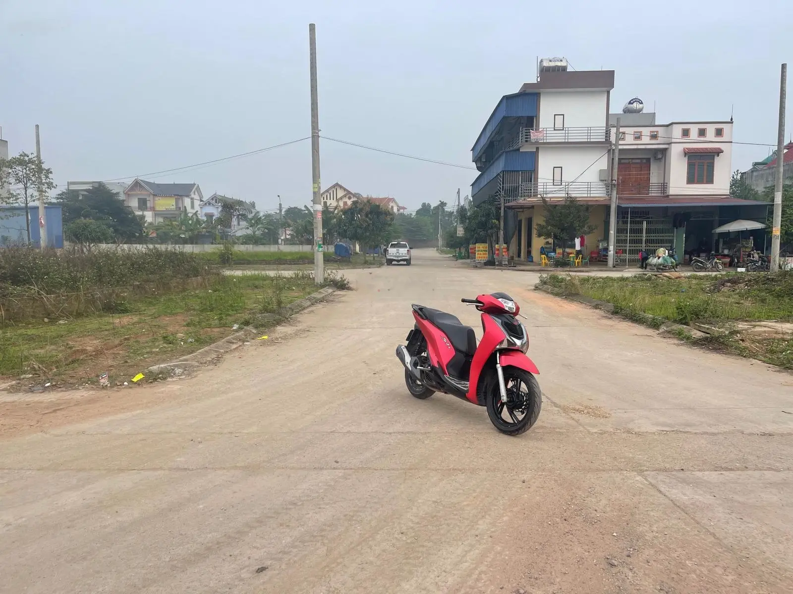 Cắt lỗ 100m2 làn 2 TĐC Hồng Tiến đối diện nhà máy DBG. Có thể kinh doanh tất cả các mặt hàng