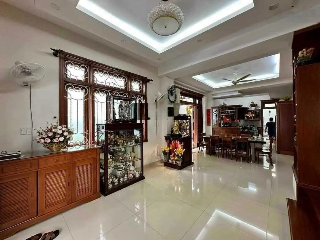 Biệt thự đẹp - hầm 3 lầu full nội thất - 10 x 20m - ngay công viên cao đức lân - chỉ 42 tỷ