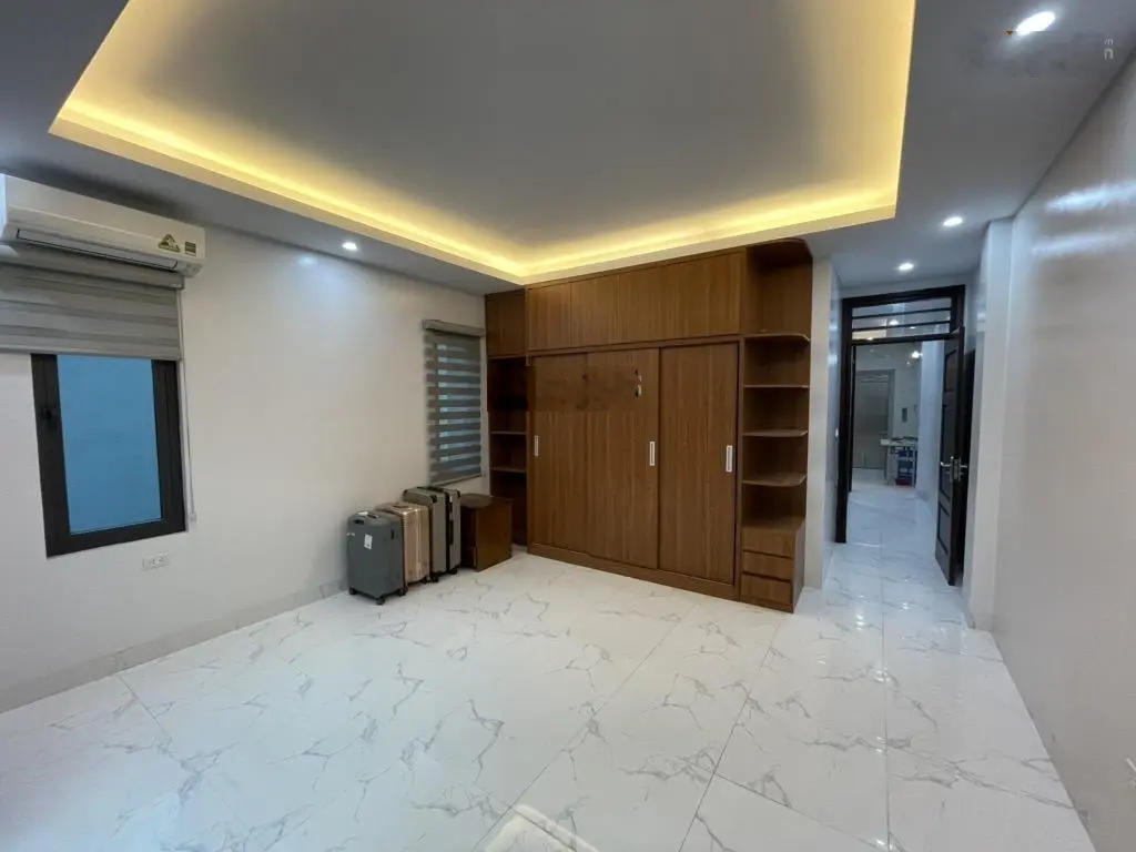 Trần_quốc_hoàn PHÂN LÔ kinh doanh ô tô vào nhà Diện tích 45m, ngõ trước nhà rộng 4m