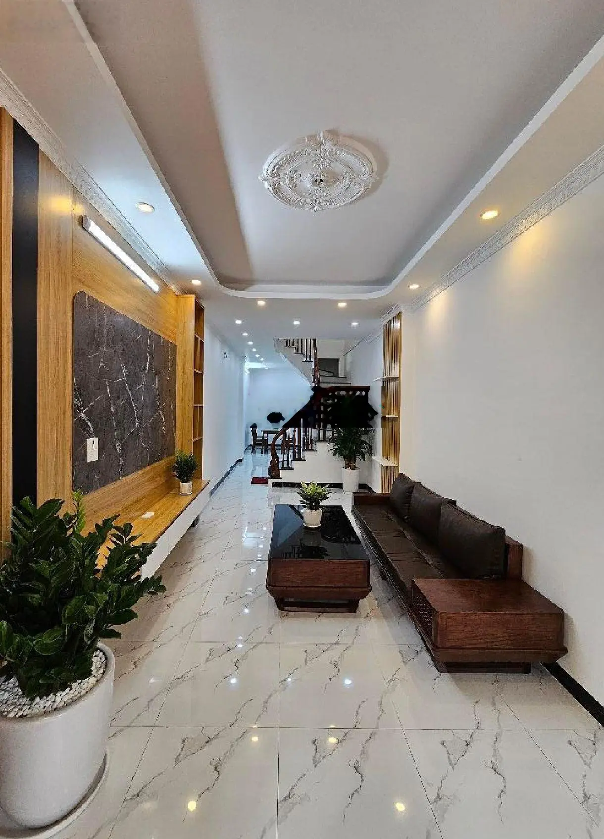 Siêu phẩm Phố Trạm Long Biên 45m2 x 4 tầng full nội thất xịn xò ô tô đỗ cửa vài bước chân ra Aeon