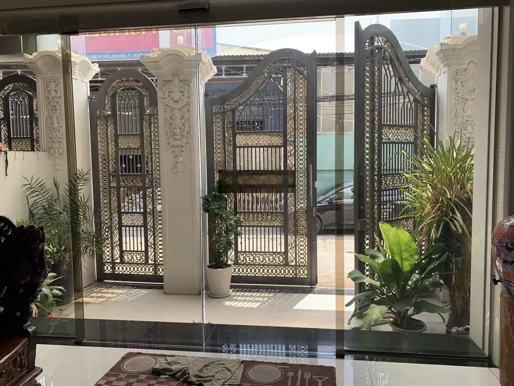 Nhà BTCT 284.1m² ngang 13,1m 4 tầng khu phân lô toàn nhà cao đẹp chủ tặng full nội thất như hình
