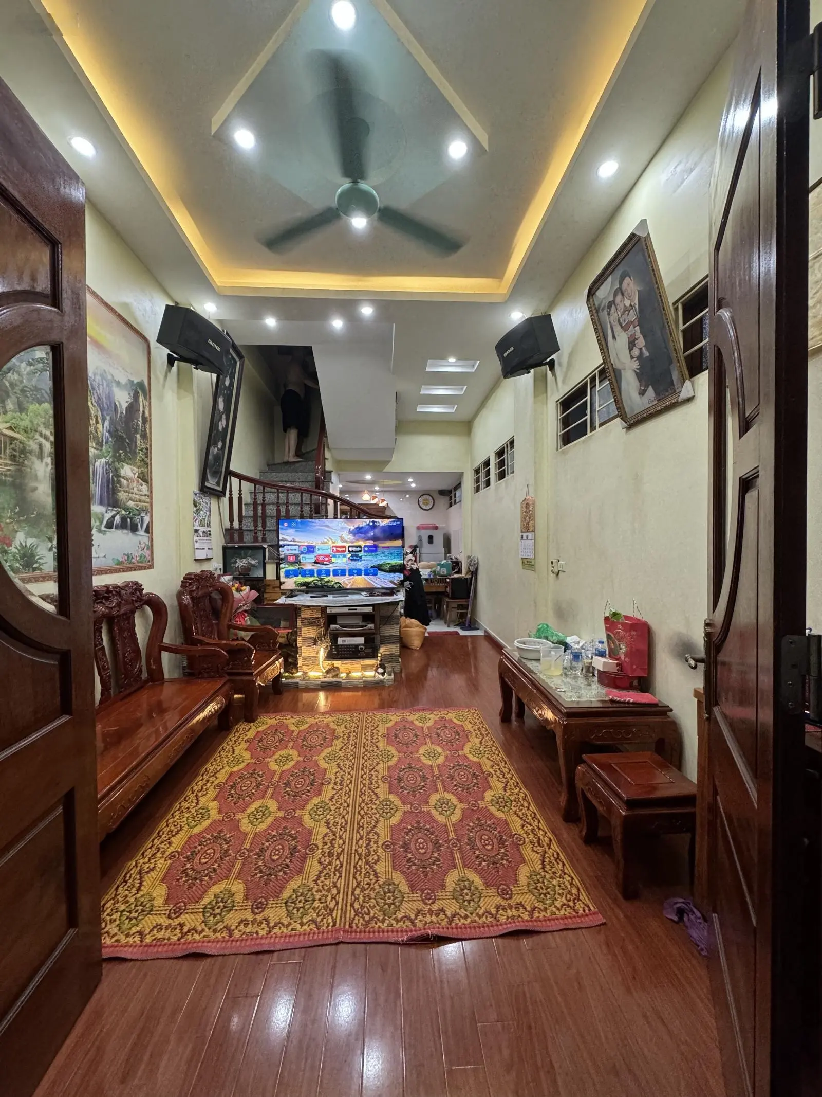 Chính chủ cần bán nhà dân xây 4 tầng Thượng Thanh - Long Biên , vài nhà ra ô tô tránh nhỉnh 4 tỷ