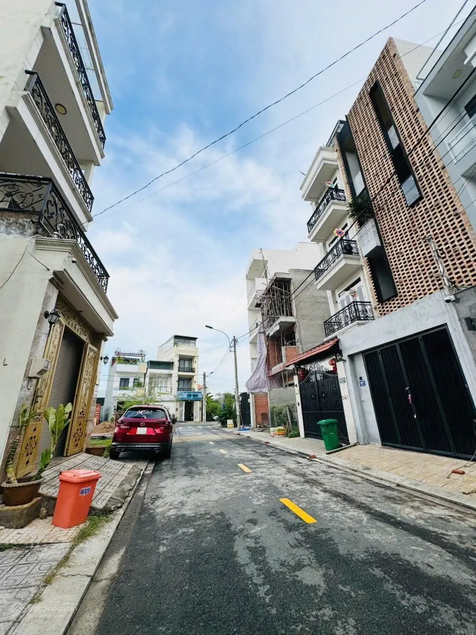 Nhà đẹp, mới xây - đường 8m, có vỉa hè, KDC cao cấp, gần Global City, đường thông ra thảo điền