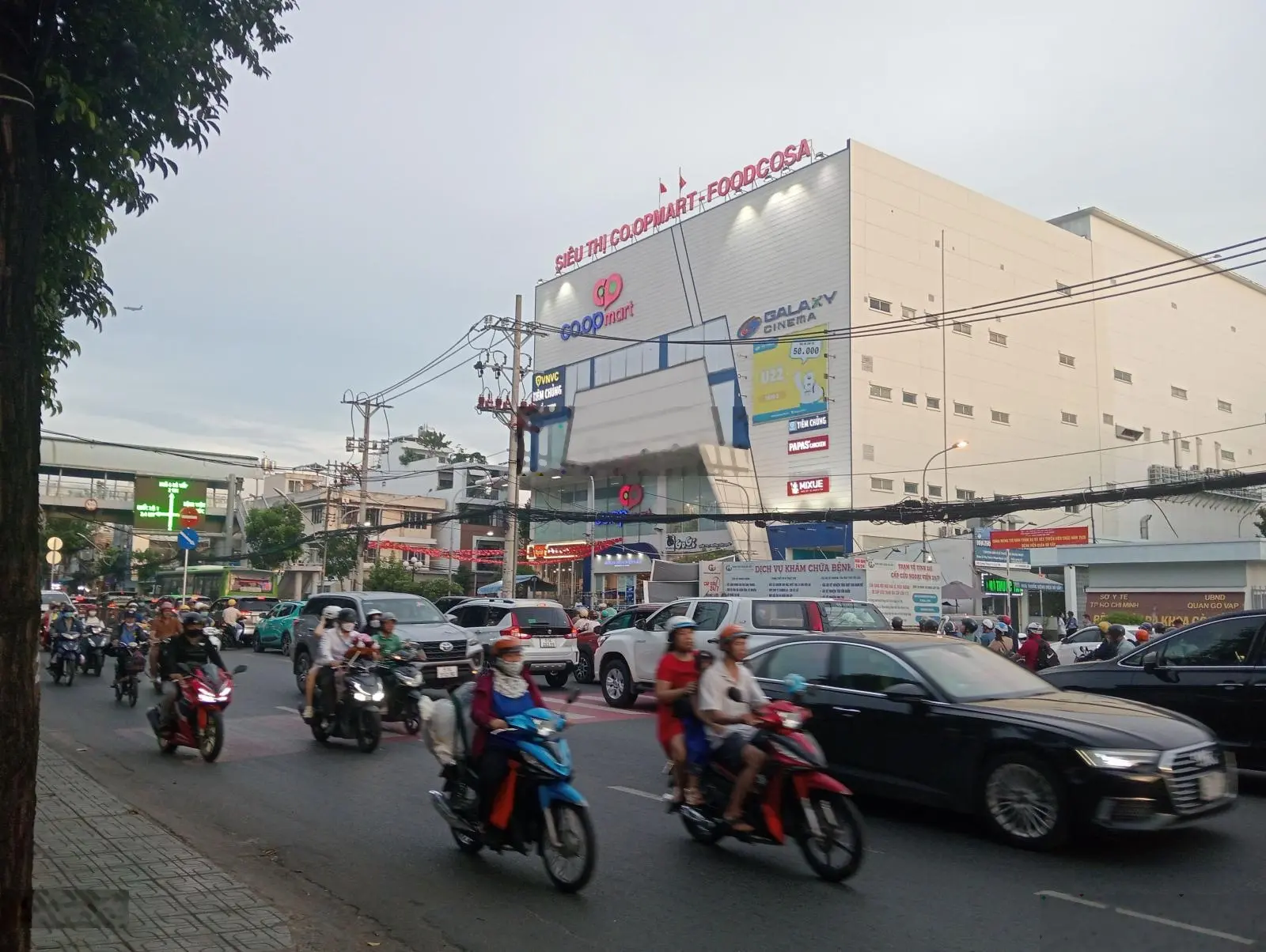 Nhà chính chủ 4x10 - 2 Tầng BTCT - SHR sát Co.op Mart Quang Trung