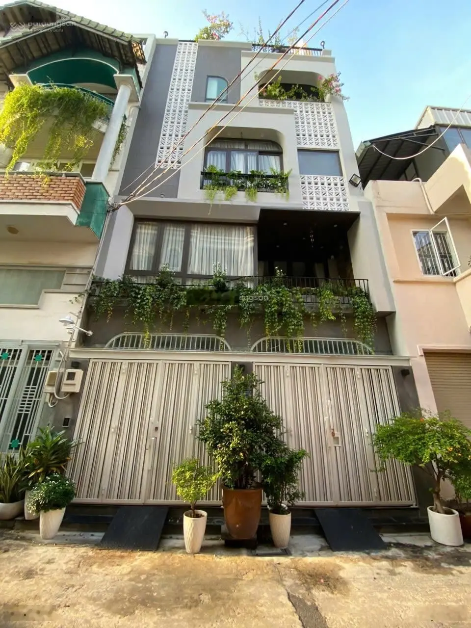 Nhà đẹp mới XD, có thang máy, ngay công viên HVT, gần sân bay, Đ. Phạm Văn Hai, TB, DT 6,85x9,2m