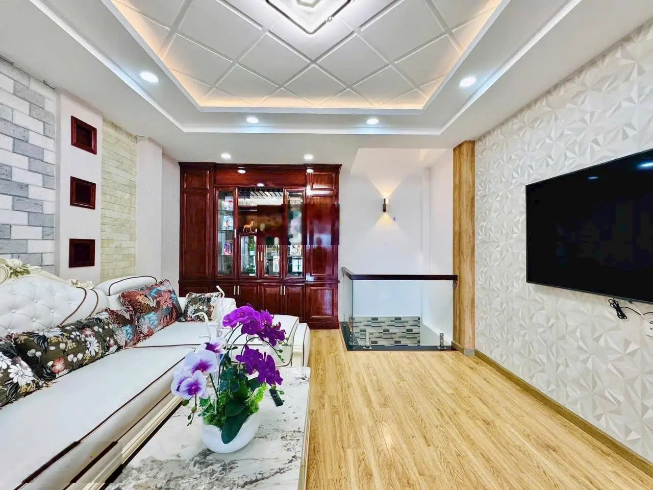 Siêu phẩm 78m2 Cộng Hòa, P. 4, Tân Bình. Hẻm 6m, xây 1 trệt 3 lầu. Giá 3 tỷ 050. Gần sân bay