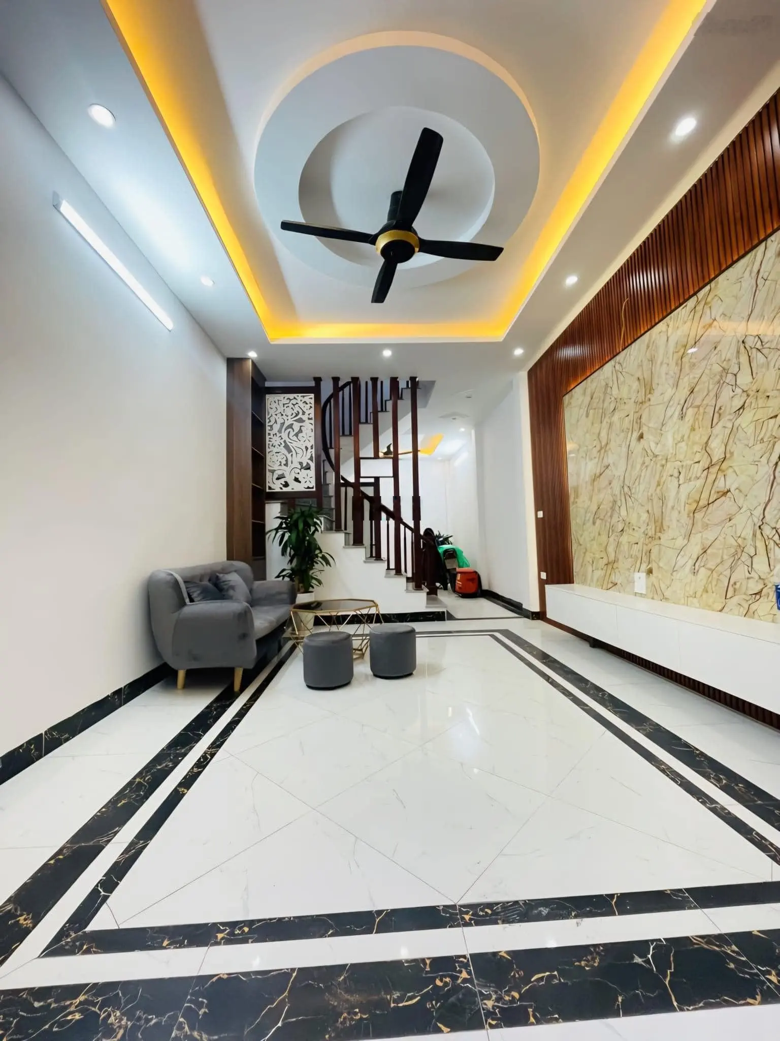 Bán nhà Cầu Diễn 40m2 - ô tô đỗ cổng 10m - thiết kế hiện đại 4PN - sổ vuông đẹp, 4T - 4 tỷ 49