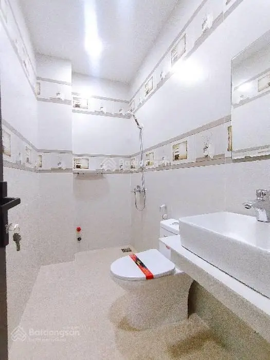 Nhà bán hẻm 8m sát mặt tiền, 6 tầng BTCT, 4m x 20m (80m2) thang máy 450kg, giá nhỉnh 8 tỷ xíu