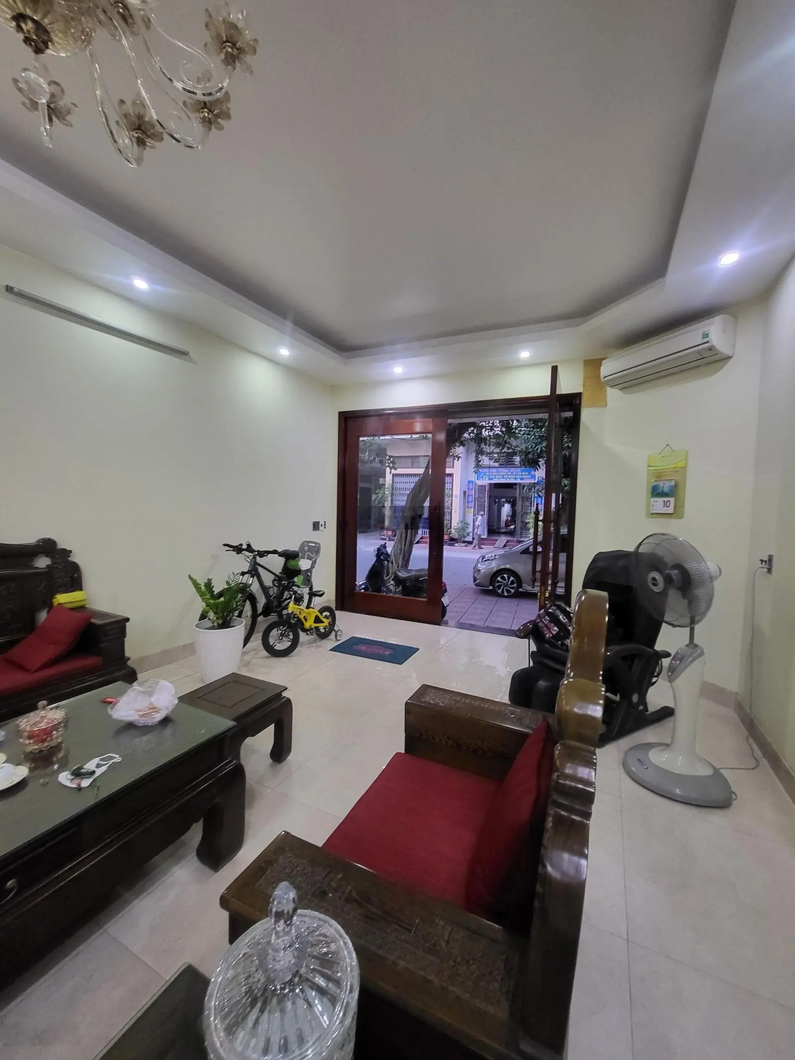 Gia đình cần bán căn nhà 4 tầng lô góc 86,4m2 phố Đốc Nhưỡng TP Thái Bình cổng trường Trần Phú