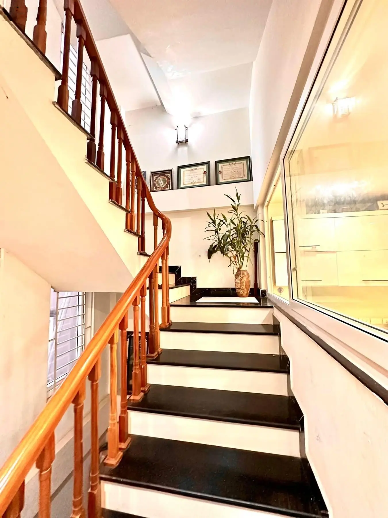 Giá đầu tư! Bán nhà phố Tô Ngọc Vân, Tây Hồ - ô tô tránh - kinh doanh - 68m2 lô góc - giá 18tỷ hơn