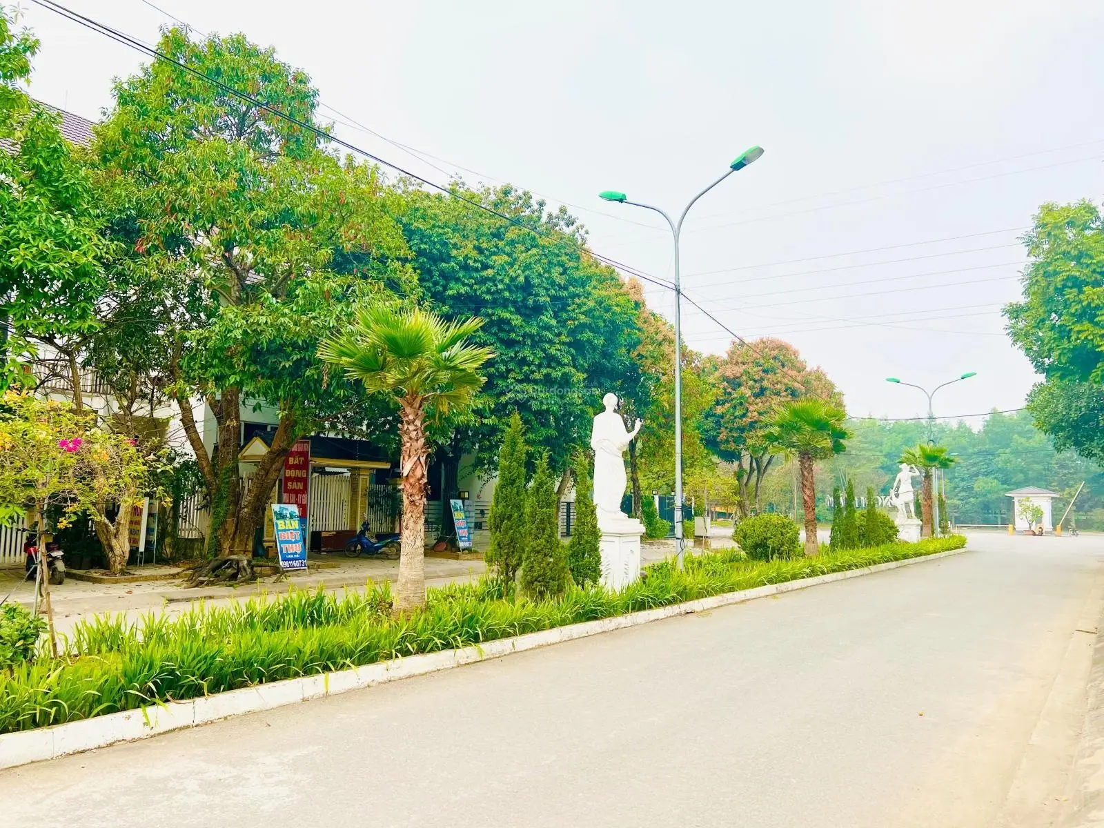 Qũy căn biệt thự Ngôi Nhà Mới cần bán giá cực rẻ: 200m2, 250m2, 300m2, 500m2. Liên hệ: 0962 204 ***