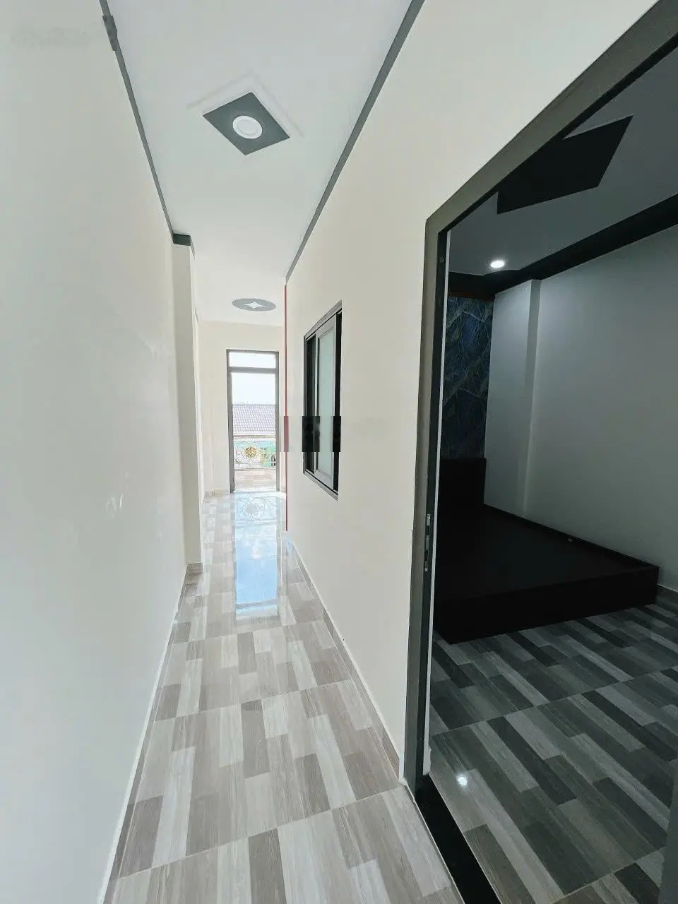 Nhà 1 trệt 2 lầu đẹp mới, hoàn công, đang cho thuê 12tr/th Trung tâm Dĩ An