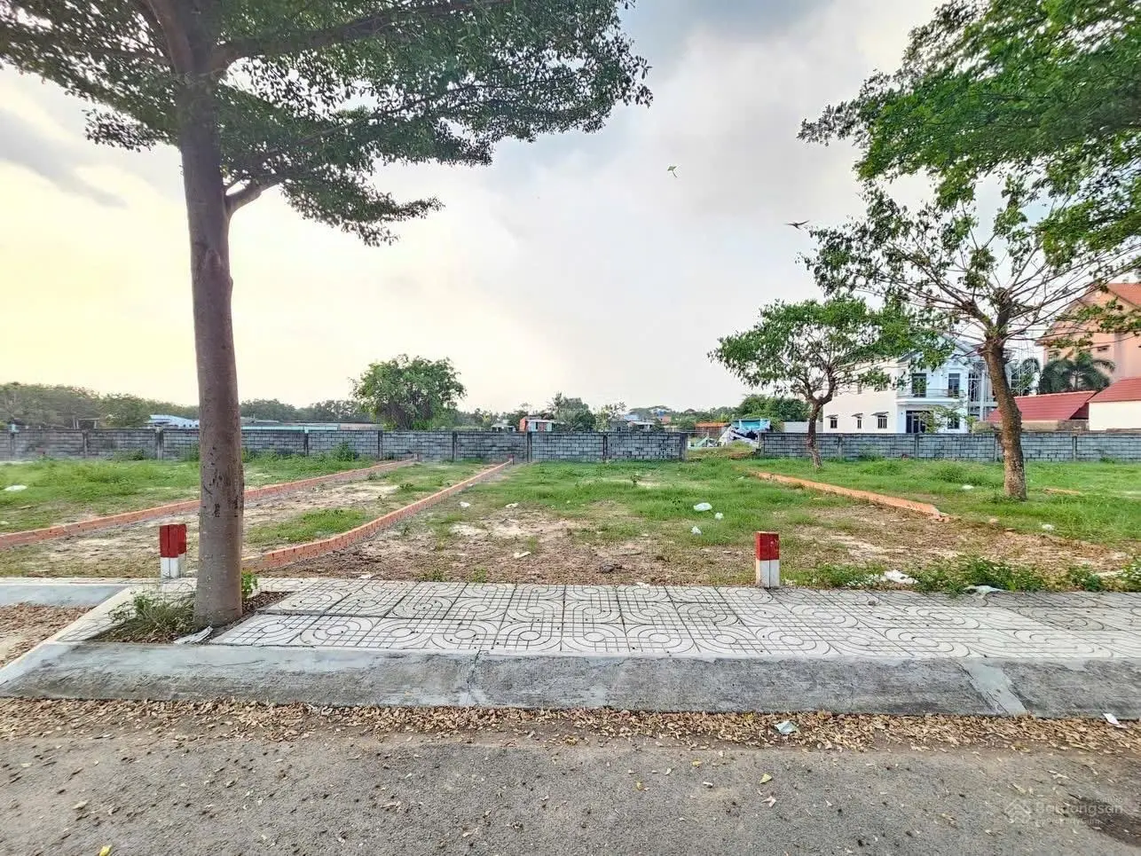 Bán gấp nhà ngay đường TL2, cạnh BV Xuyên Á, 139m2(8,5x9,6m), có gara để ô tô, MT nhựa 8m, điện âm