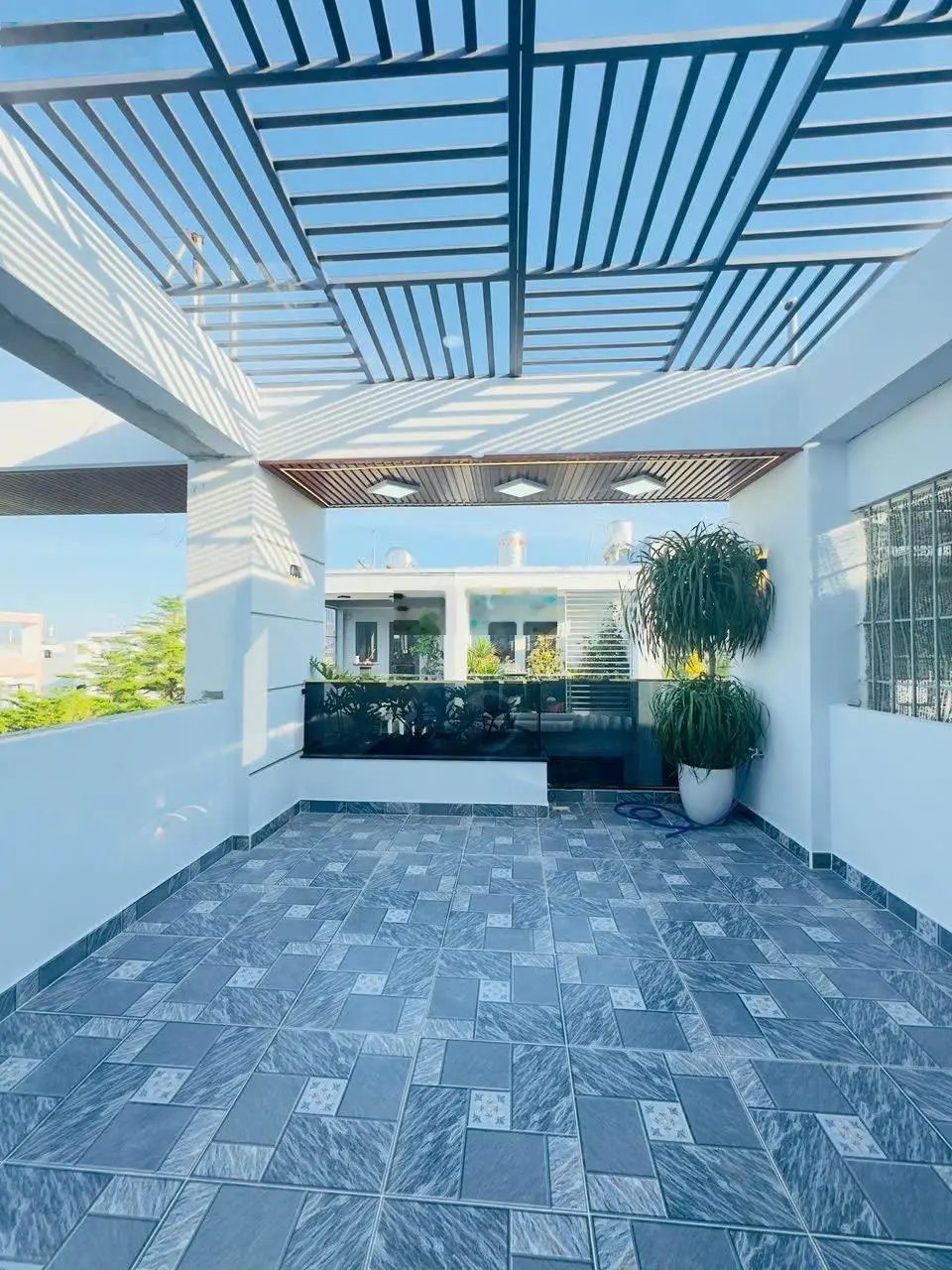 Nhà đẹp 4 tầng ô tô vào nhà đường 6m full nội thất chỉ 6tỷ390